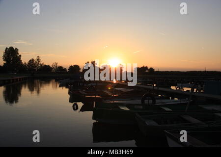 Sonnenuntergang am Velence See, Ungarn Stockfoto