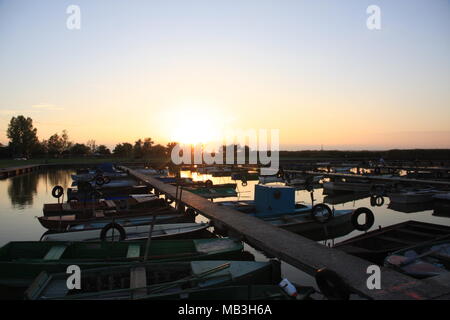 Sonnenuntergang am Velence See, Ungarn Stockfoto