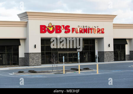 Ein Bob Rabatt Möbel Logo auf einem Store Front in Hagerstown, Maryland am 5. April 2018 gesehen. Stockfoto