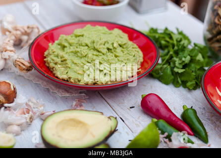 Selbstgemachte Guacamole im mexikanischen Stil Küche Stockfoto