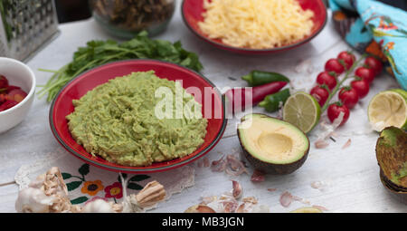 Selbstgemachte Guacamole im mexikanischen Stil Küche Stockfoto