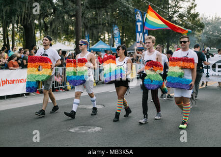 Impuls- und einem Impuls Stiftung März in Orlando und Pride Parade (2016). Stockfoto