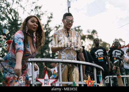 Impuls- und einem Impuls Stiftung März in Orlando und Pride Parade (2016). Stockfoto