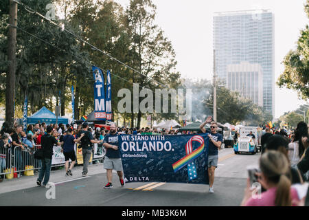 Delta Airlines Mitarbeiter am Orlando Pride Parade (2016). Stockfoto