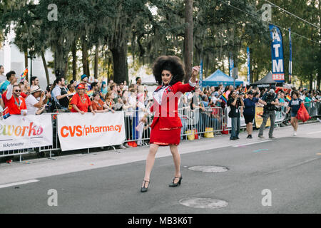 Delta Airlines Mitarbeiter am Orlando Pride Parade (2016). Stockfoto