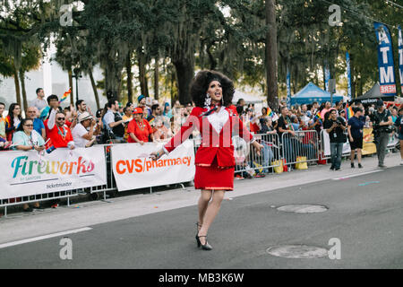 Delta Airlines Mitarbeiter am Orlando Pride Parade (2016). Stockfoto