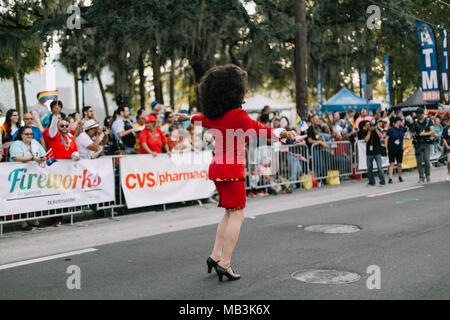 Delta Airlines Mitarbeiter am Orlando Pride Parade (2016). Stockfoto