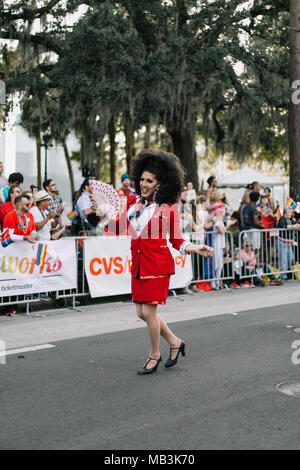 Delta Airlines Mitarbeiter am Orlando Pride Parade (2016). Stockfoto