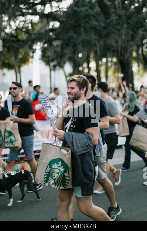 Starbucks in Orlando Pride Parade (2016). Stockfoto