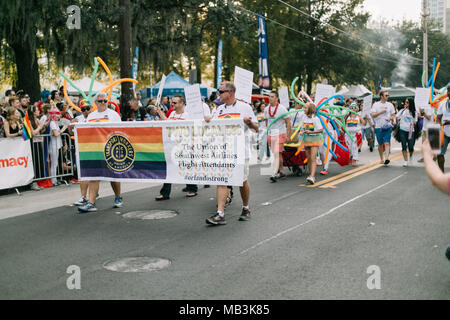 TWU Local 556: Die Union der Southwest Airlines Flugbegleiter bei Orlando Pride Parade (2016). Stockfoto