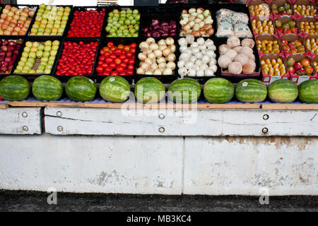 Bunte frisches Obst und Gemüse steht als Teil der Georgia gewachsen Bauern Showcase am 27. Juli angezeigt, 2013 in Atlanta, GA. Stockfoto