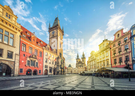 Altes Rathaus mit Glockenturm auf dem Altstädter Ring (Staromestske Namesti) am Morgen, Prag, Tschechische Republik Stockfoto