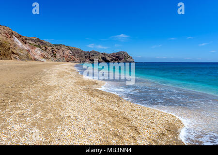 Anzeigen von paleochori Strand an der Südküste von Milos. Kykladen, Griechenland. Stockfoto