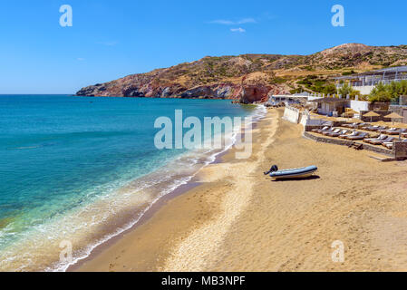 Blick auf den wunderschönen Paleochori Strand an der Südküste von Milos. Kykladen, Griechenland. Stockfoto