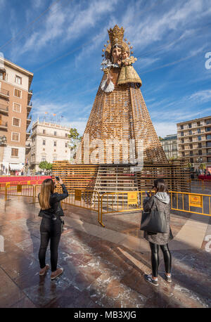 Komplexe Statuen für die Fallas in Valencia erstellt Stockfoto