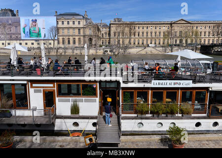 Schwimmendes Restaurant auf der Seine - Frühling in Paris - Frankreich Stockfoto