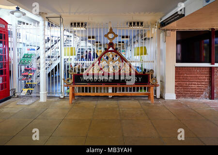 Die Woodside Ferry Terminal Eingang und Cafe, Birkenhead, Merseyside Stockfoto