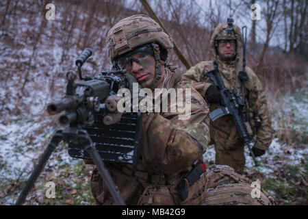 Französische Fallschirmjäger Zug in den Süden von Frankreich vor dem Krieg in Afrika, für Barkhane militärische Operation gegen den Terrorismus. Toulouse - Frankreich - Februar 2018. Les paras Français s'entraînent avant de partir en guerre en Afrique pour l'Opération Barkhane. Toulouse - Frankreich - février 2018. Stockfoto