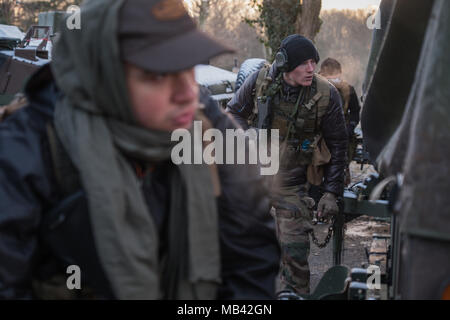 Französische Fallschirmjäger Zug in den Süden von Frankreich vor dem Krieg in Afrika, für Barkhane militärische Operation gegen den Terrorismus. Toulouse - Frankreich - Februar 2018. Les paras Français s'entraînent avant de partir en guerre en Afrique pour l'Opération Barkhane. Toulouse - Frankreich - février 2018. Stockfoto