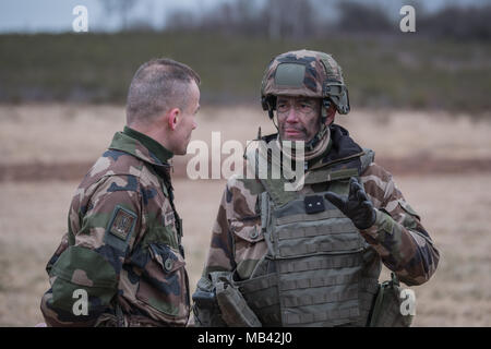 Französische Fallschirmjäger Zug in den Süden von Frankreich vor dem Krieg in Afrika, für Barkhane militärische Operation gegen den Terrorismus. Toulouse - Frankreich - Februar 2018. Les paras Français s'entraînent avant de partir en guerre en Afrique pour l'Opération Barkhane. Toulouse - Frankreich - février 2018. Stockfoto