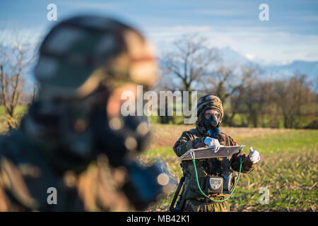 Französische Fallschirmjäger Zug in den Süden von Frankreich vor dem Krieg in Afrika, für Barkhane militärische Operation gegen den Terrorismus. Toulouse - Frankreich - Februar 2018. Les paras Français s'entraînent avant de partir en guerre en Afrique pour l'Opération Barkhane. Toulouse - Frankreich - février 2018. Stockfoto