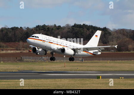 15+01, ein Airbus A319 CJ durch die Deutsche Luftwaffe betrieben, am Flughafen Prestwick, Ayrshire. Stockfoto