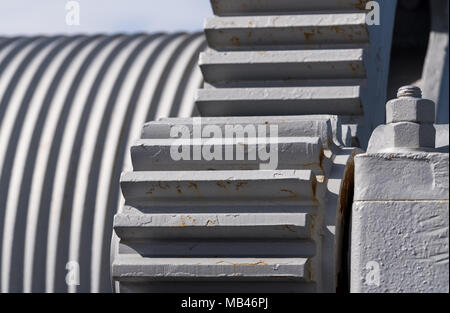 Große Zähne und Gänge auf dockside in Valencia Hafen Stockfoto