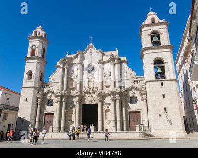 Havanna, Kuba - Januar 16, 2017: Plaza de la Catedral (Englisch: Cathedral Square) ist eine der fünf wichtigsten Plätze in der Altstadt von Havanna und die Website der Ca Stockfoto
