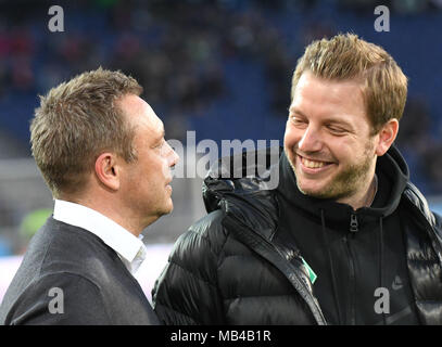 06 April 2018, Deutschland, Hannover, Fussball, Bundesliga, 29.Spieltag, Hannover 96 vs Werder Bremen in der HDI-Arena: Werder Bremen trainer Florian Kohfeldt (R) und der Hannover trainer Andre Breitenreiter unterhalten. Foto: Peter Steffen/dpa - WICHTIGER HINWEIS: Aufgrund der Akkreditierungsbestimmungen der DFL ist Sterben Publikation und Weiterverwertung im Internet und in Online-Medien 5/6 des Spiels in insgesamt fünfzehn Bilder pro Spiel begrenzt. Stockfoto
