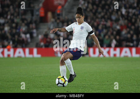 Southampton, Großbritannien. 6 Apr, 2018. Demi Stokes in England während der FIFA WM 2019 Qualifikation Gruppe 1 Spiel zwischen England und Wales Frauen Frauen an der St. Mary's Stadium am 6. April 2018 in Southampton, England. (Foto von Matt Bradshaw/phcimages.com) Credit: PHC Images/Alamy leben Nachrichten Stockfoto