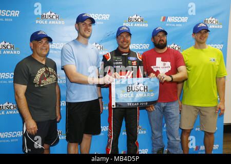 Ft. Worth, Texas, USA. 6 Apr, 2018. April 06, 2018 - Ft. Worth, Texas, USA: Kurt Busch (41) gewinnt den Pol für die O'Reilly Auto Parts 500 an der Texas Motor Speedway in Ft. Worth, Texas. Quelle: Chris Owens Asp Inc/ASP/ZUMA Draht/Alamy leben Nachrichten Stockfoto