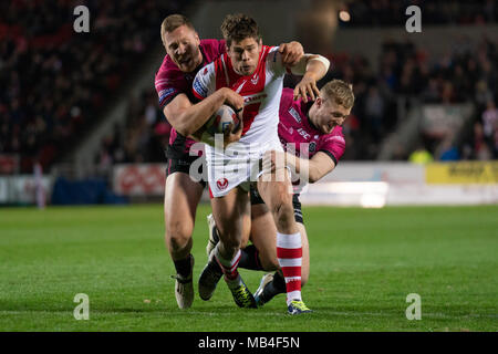 Merseyside, England. 6. April 2018. St. Helens Louie Mc Carthy-Scarsbrook ist der 6. April 2018 behandelt, völlig Gottlosen Stadion, Merseyside, England; Betfred Super League Rugby, Runde 10, St Helens v-Rumpf FC Credit: Aktuelles Bilder/Alamy leben Nachrichten Stockfoto