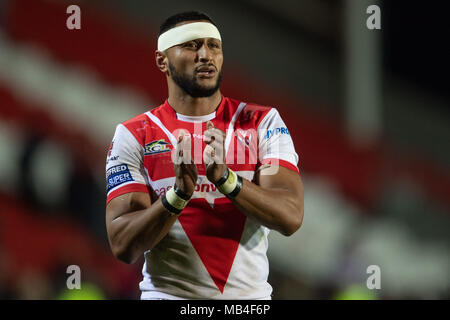 Merseyside, England. 6. April 2018. St. Helens Dominique Peyroux begrüßt die Fans der 6. April 2018, total Gottlosen Stadion, Merseyside, England; Betfred Super League Rugby, Runde 10, St Helens v-Rumpf FC Credit: Aktuelles Bilder/Alamy leben Nachrichten Stockfoto