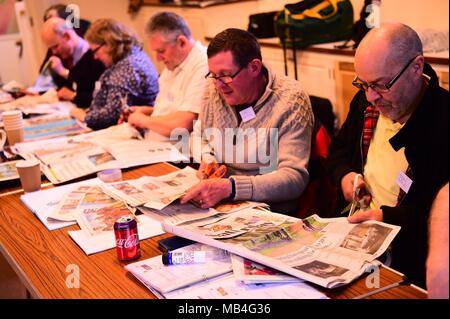 Cirencester England UK, Samstag, 07. April 2018 begeisterte Fotografen, die an der jährlichen Alamy Stock Photography Workshop unter der Unterricht von professionellen Fotografen Keith Morris, in Cirencester im Herzen der englischen Cotswolds Foto © Keith Morris/Alamy leben Nachrichten Stockfoto