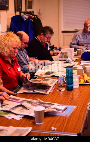 Cirencester England UK, Samstag, 07. April 2018 begeisterte Fotografen, die an der jährlichen Alamy Stock Photography Workshop unter der Unterricht von professionellen Fotografen Keith Morris, in Cirencester im Herzen der englischen Cotswolds Foto © Keith Morris/Alamy leben Nachrichten Stockfoto