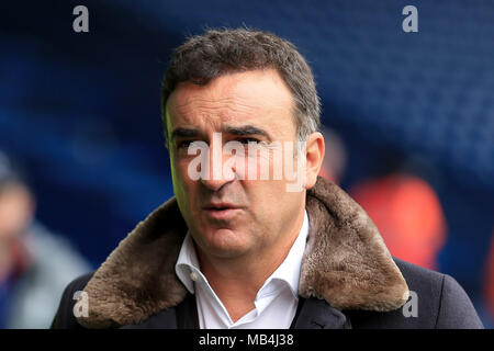 West Bromwich, Großbritannien. 7. April 2018. Swansea City Manager Carlos Carvalhal sieht vor beginnen zu lassen. Premier League match, West Bromwich Albion v Swansea City in West Bromwich Stadion in West Bromwich am Samstag, den 7. April 2018. Dieses Bild darf nur für redaktionelle Zwecke verwendet werden. Nur die redaktionelle Nutzung, eine Lizenz für die gewerbliche Nutzung erforderlich. Keine Verwendung in Wetten, Spiele oder einer einzelnen Verein/Liga/player Publikationen. Pic von Paul Roberts/Andrew Orchard sport Fotografie/Alamy leben Nachrichten Stockfoto