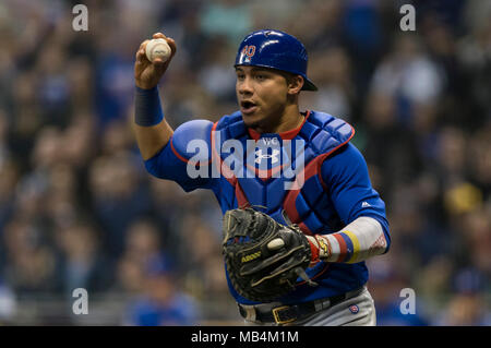 Milwaukee, WI, USA. 6 Apr, 2018. Chicago Cubs catcher Willson Contreras Nr. 40 in Aktion während der Major League Baseball Spiel zwischen den Milwaukee Brewers und die Chicago Cubs am Miller Park in Milwaukee, WI. John Fisher/CSM/Alamy leben Nachrichten Stockfoto