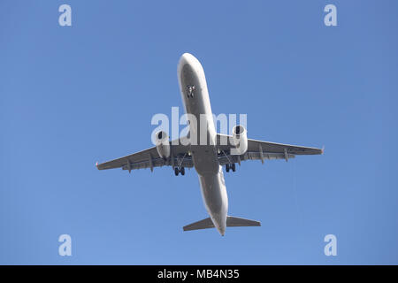 ISTANBUL, Türkei - 06 Januar, 2018: Turkish Airlines Airbus A 321-231 (KN7146) Landung Flughafen Istanbul Atatürk. Dein ist die Fluggesellschaft der Türkei Stockfoto