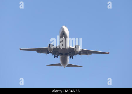 ISTANBUL, Türkei - 06 Januar, 2018: Turkish Airlines Boeing 737-8 F2 (CN 29774) Landung Flughafen Istanbul Atatürk. Dein ist die Fluggesellschaft der Türkei Stockfoto