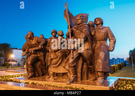 Vitebsk, Belarus. Am Abend Blick auf Monument zu Helden, der starb im Kampf für die Befreiung von Witebsk im Großen Vaterländischen Krieg. Stockfoto