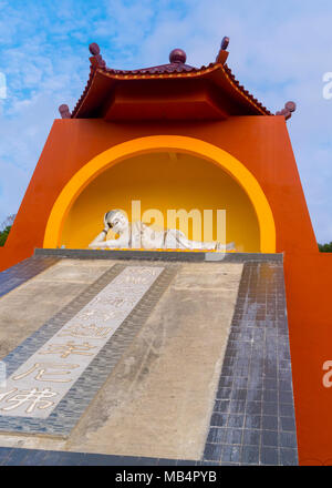Architektur der buddhistischen Tempel und Pagode Myanmar Stil in Galang Batang, Bintan Island - Indonesien Stockfoto