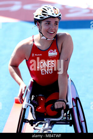 England's Jade Jones feiert Gold gewinnen in Para der Frauen - triathlon Finale bei den Southport Broadwater Parklands bei Tag drei der Commonwealth Games 2018 in der Gold Coast, Australien. Stockfoto