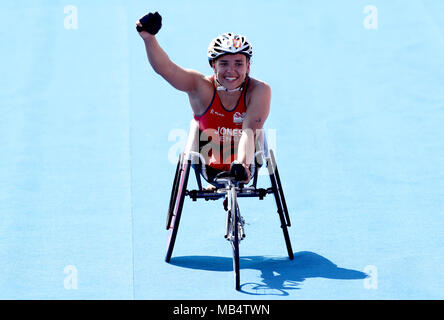 England's Jade Jones feiert Gold gewinnen in Para der Frauen - triathlon Finale bei den Southport Broadwater Parklands bei Tag drei der Commonwealth Games 2018 in der Gold Coast, Australien. Stockfoto