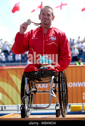 Der Engländer Joseph Townsend feiert gewinnen Gold bei den Herren Para-triathlon-Finale bei den Southport Broadwater Parklands bei Tag drei der Commonwealth Games 2018 in der Gold Coast, Australien. Stockfoto