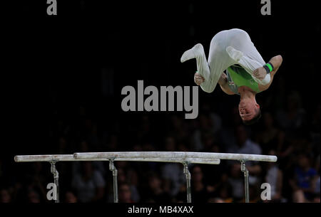 Nordirlands Rhys McClenaghan auf der parallelen Balken am Coomera Sporthalle am Tag drei der Commonwealth Games 2018 in der Gold Coast, Australien. Stockfoto