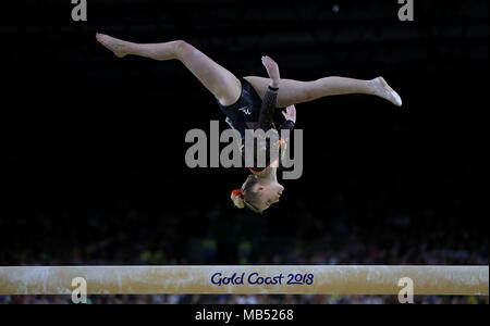 Wales' Maisie Methuen auf unebenen Bar in einzelnen All-Round Final der Frauen an der Coomera Sporthalle am Tag drei der Commonwealth Games 2018 in der Gold Coast, Australien. Stockfoto