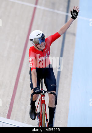 Wales' Elinor Barker feiert die Frauen gewinnen 25 km Punkte Rennen Finale bei den Anna Meares Velodrom bei Tag drei der Commonwealth Games 2018 in der Gold Coast, Australien. Stockfoto