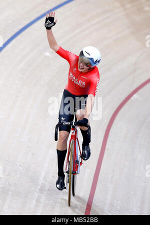 Wales' Elinor Barker feiert die Frauen gewinnen 25 km Punkte Rennen Finale bei den Anna Meares Velodrom bei Tag drei der Commonwealth Games 2018 in der Gold Coast, Australien. Stockfoto