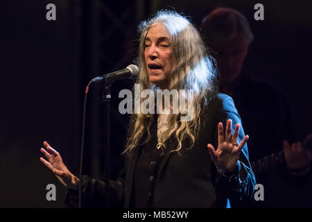 Die amerikanische Punk und Rock Musiker, Sänger und Songwriter, Patti Smith live auf der 25 Blue Balls Festival in Luzern, Schweiz Stockfoto