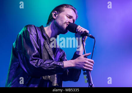 Die britische Band wilde Tiere mit Sänger Hayden Thorpe live bei der 25 Blue Balls Festival in Luzern Stockfoto